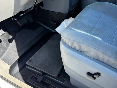 Used 2010 Chrysler Town & Country Touring image 16