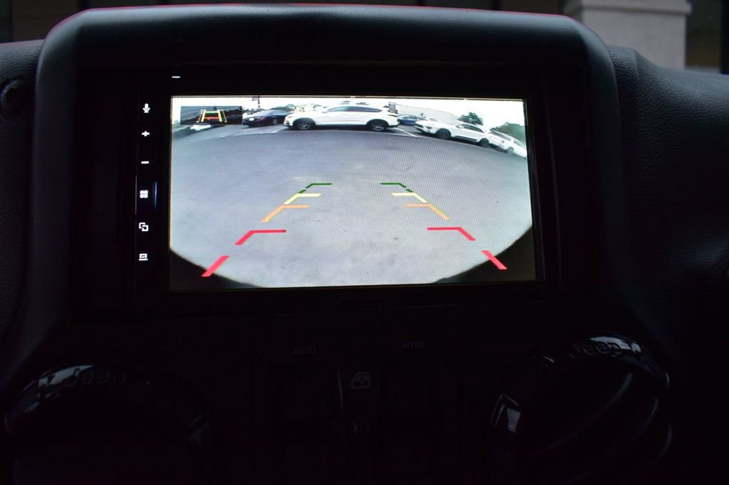 Used 2015 Jeep Wrangler Unlimited Sahara AWD/4WD image 39