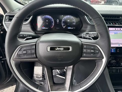 Certified 2023 Jeep Grand Cherokee Limited AWD/4WD image 27