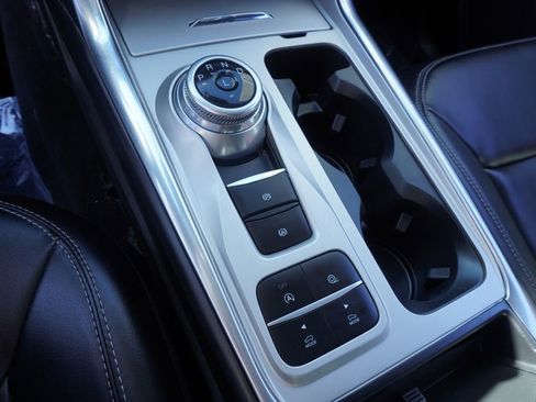 Used 2022 Ford Explorer XLT w/ Equipment Group 202A image 19