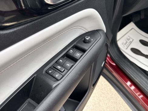 Used 2022 Jeep Compass Limited w/ Sun and Sound Group image 16