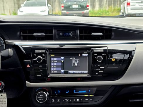 Used 2014 Toyota Corolla LE FWD image 29