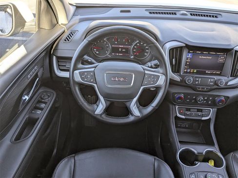 Used 2023 GMC Terrain SLT image 17