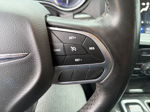 Used 2020 Chrysler 300 Limited image 26