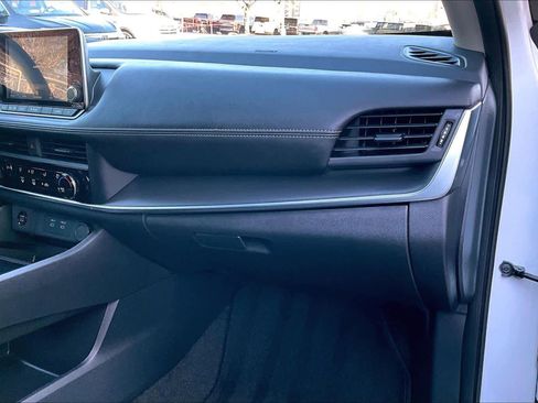 Used 2024 Nissan Rogue S image 18