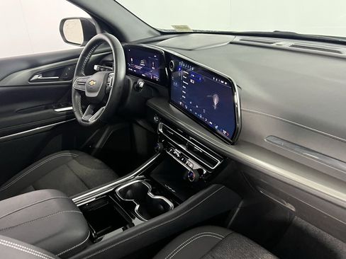 Used 2024 Chevrolet Traverse LT image 30