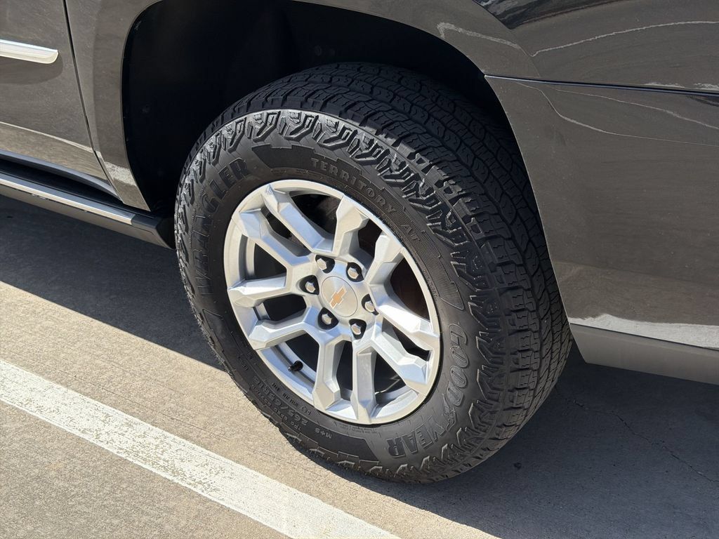 Used 2017 Cadillac Escalade ESV Platinum AWD/4WD image 5