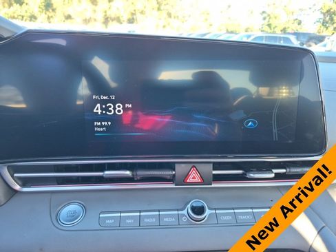 Used 2024 Hyundai Elantra SEL image 9