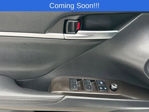 Used 2022 Toyota Camry XSE FWD image 11