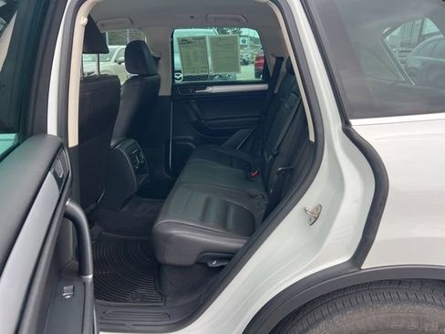 Used 2016 Volkswagen Touareg Sport image 35