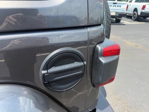 Used 2025 Jeep Wrangler Unlimited Sahara AWD/4WD image 44