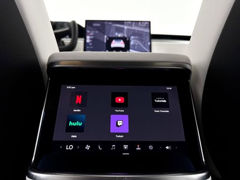 Used 2022 Tesla Model X image 40