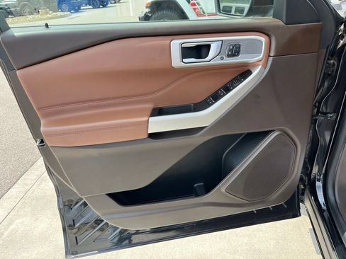 Used 2021 Ford Explorer King Ranch AWD/4WD image 6