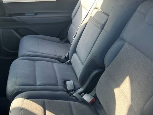 Used 2025 Ford Explorer Active RWD image 4