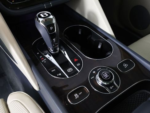 Used 2021 Bentley Bentayga image 20