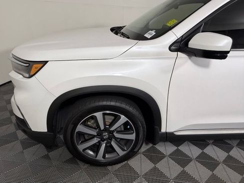 Used 2025 Honda Pilot Touring image 12