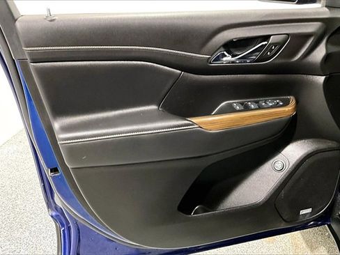 Used 2023 GMC Acadia SLE image 21