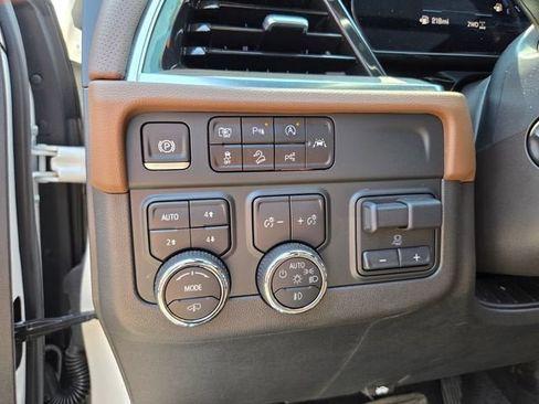 Used 2025 Chevrolet Tahoe High Country AWD/4WD image 12