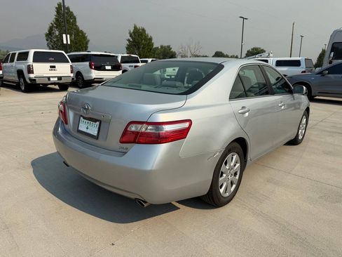 Used 2007 Toyota Camry XLE FWD image 3