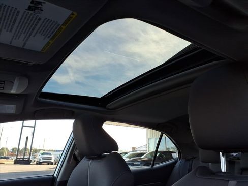 Used 2021 Toyota Camry LE image 20