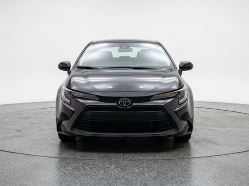 Used 2025 Toyota Corolla LE FWD image 2