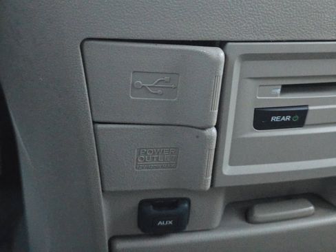 Used 2016 Honda Odyssey SE image 8