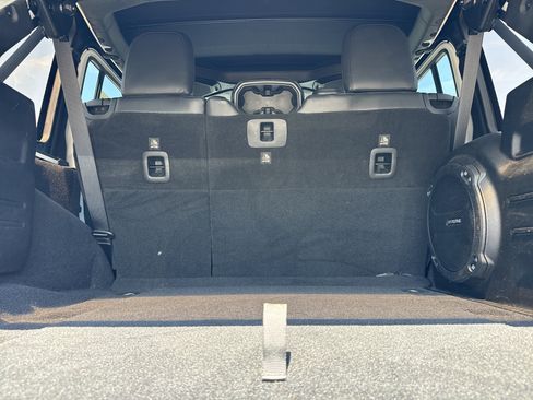 Used 2018 Jeep Wrangler Unlimited Sahara AWD/4WD image 31