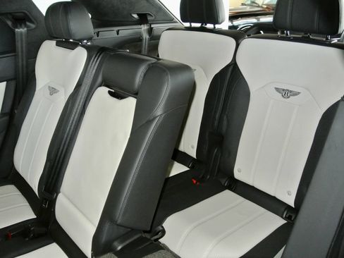 Used 2023 Bentley Bentayga AWD/4WD image 30