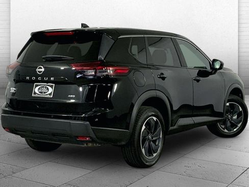 Used 2025 Nissan Rogue SV image 13