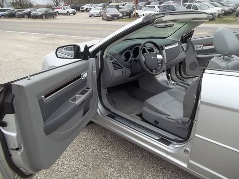 Used 2008 Chrysler Sebring Limited w/ Luxury Group FWD image 15