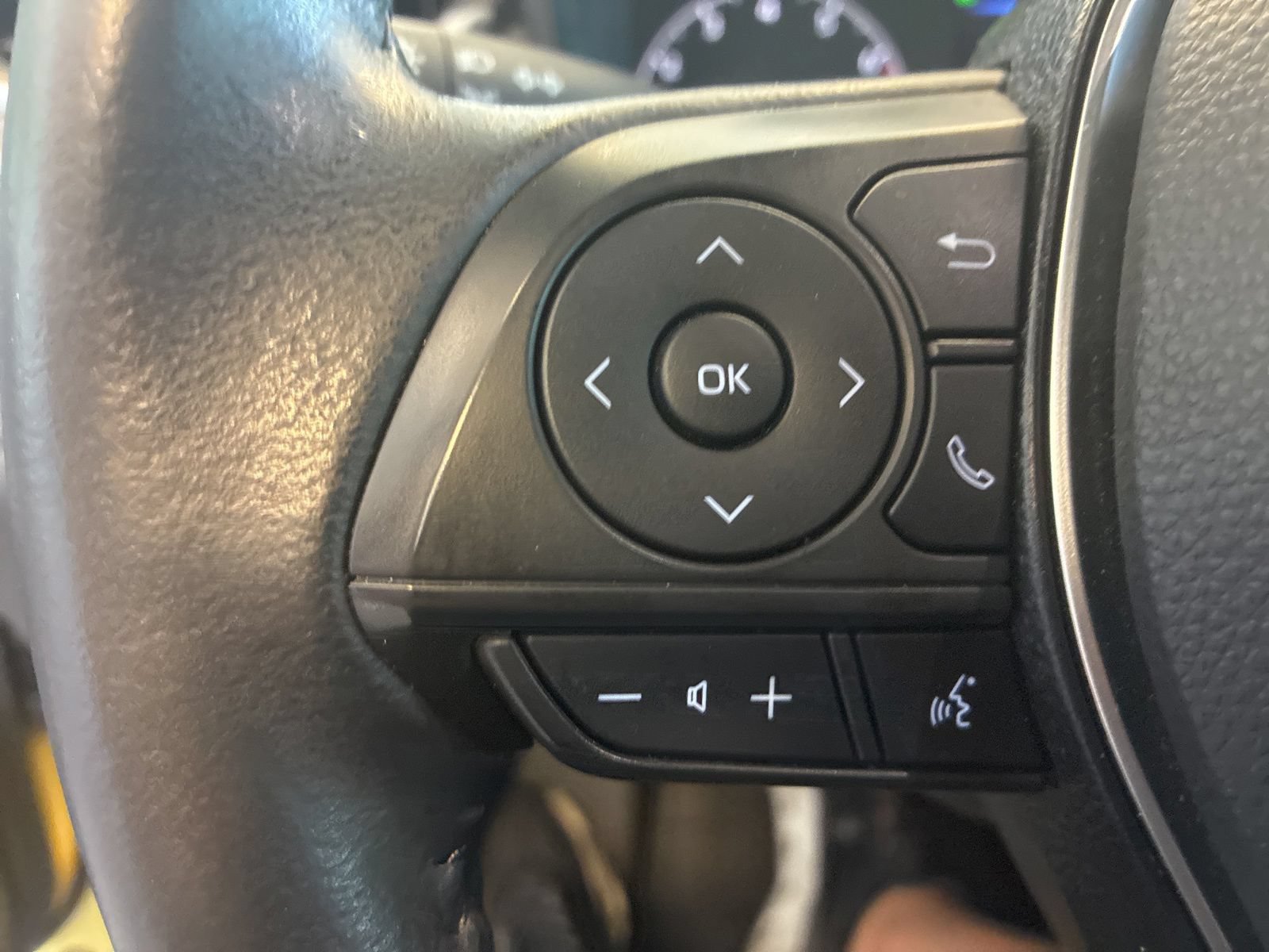 Used 2023 Toyota Corolla Cross AWD Hybrid w/ Moonroof Package image 17