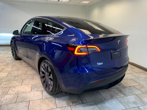 Used 2025 Tesla Model Y Performance image 5
