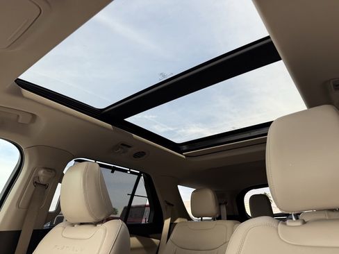 Used 2021 Ford Explorer Platinum w/ Equipment Group 601A image 2