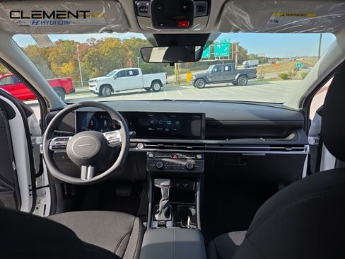 New 2026 Hyundai Tucson SE image 11