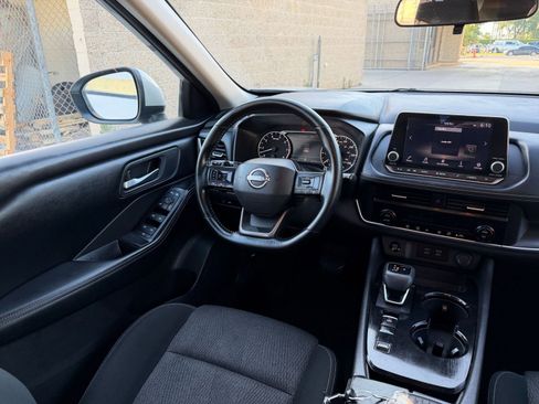 Used 2025 Nissan Rogue SV FWD image 36