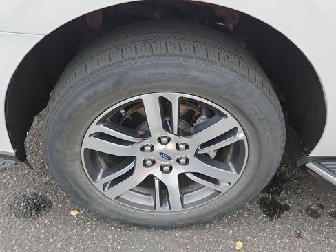 Used 2022 Ford Expedition Max Limited image 17