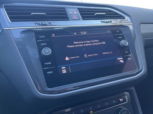 Used 2021 Volkswagen Tiguan SE image 21