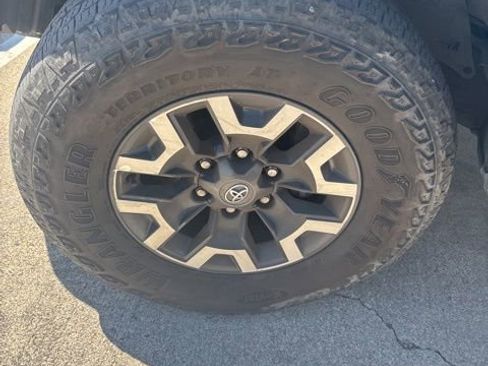 Used 2023 Toyota Tacoma TRD Off-Road w/ Technology Package image 28