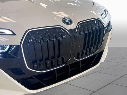 Used 2025 BMW i7 xDrive60 AWD/4WD image 28