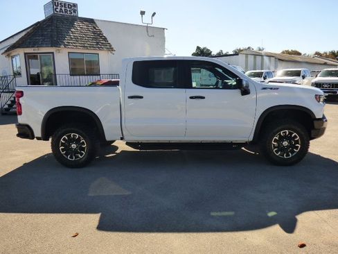 Used 2025 Chevrolet Silverado 1500 ZR2 w/ Technology Package image 5