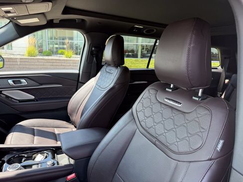 Certified 2025 Ford Explorer Platinum w/ LUX Leather Package AWD/4WD image 10