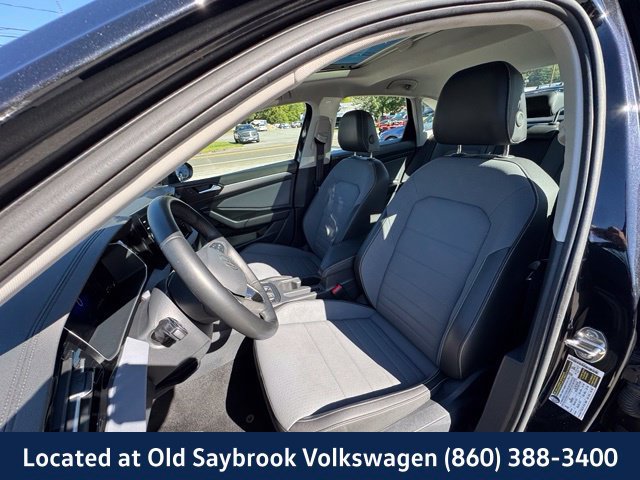 Certified 2025 Volkswagen Jetta SE FWD image 30