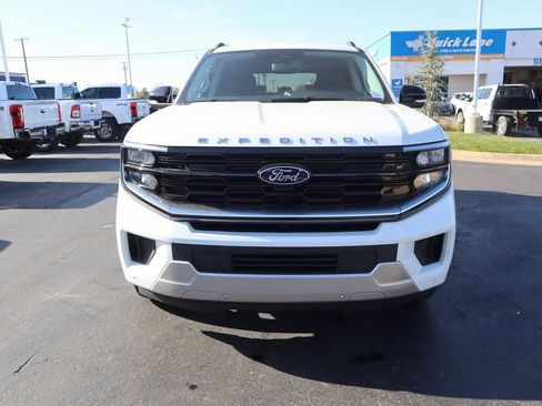 New 2025 Ford Expedition Platinum w/ Driver's Package image 8