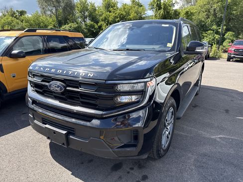 Used 2025 Ford Expedition Active AWD/4WD image 1