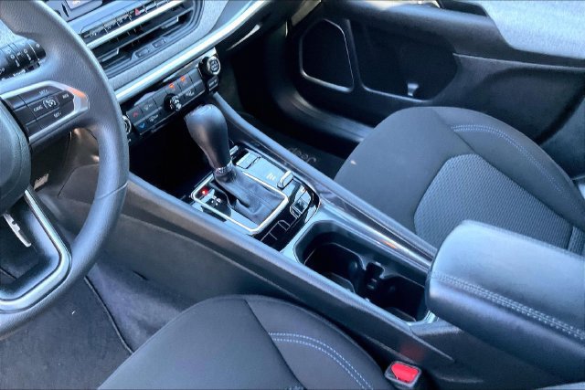 Used 2025 Jeep Compass Sport AWD/4WD image 17