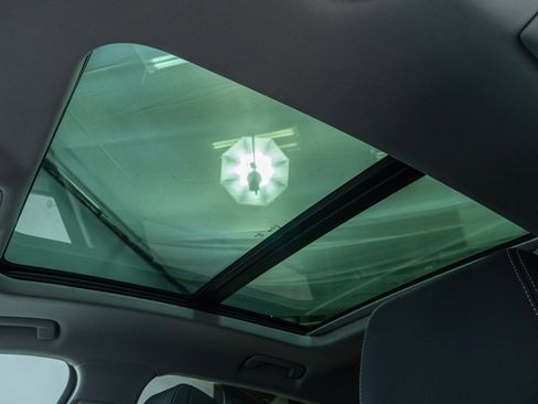 Used 2024 Audi Q8 e-tron Premium image 26