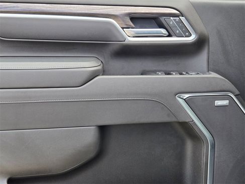 Used 2025 Chevrolet Silverado 2500 LTZ w/ LTZ Convenience Package image 11