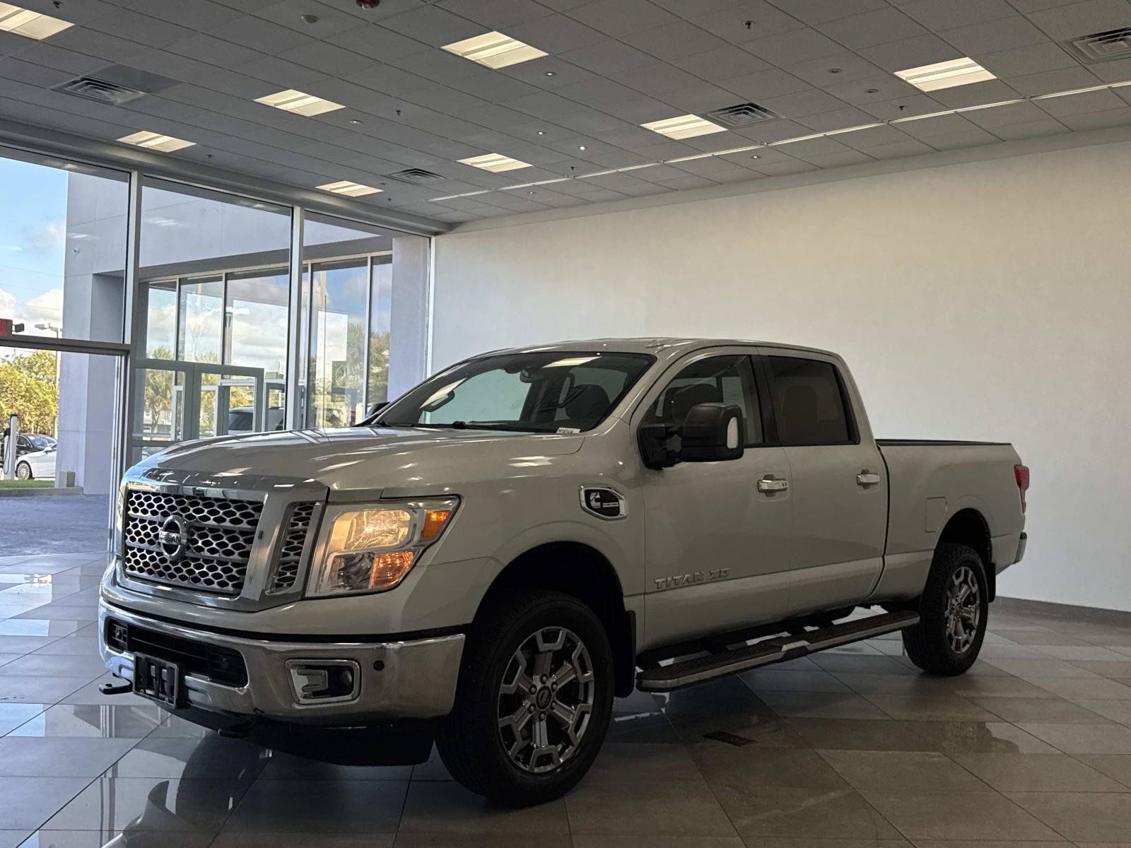 Used 2017 Nissan Titan SV AWD/4WD image 28