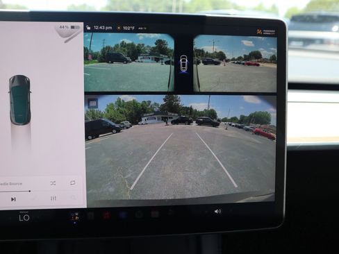Used 2024 Tesla Model Y Long Range AWD/4WD image 21