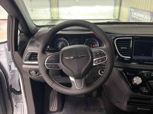 New 2026 Chrysler Pacifica Select image 21